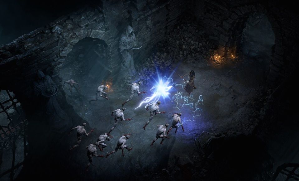 Gevecht met vijanden in een sombere wereld van Sanctuary in Diablo IV.